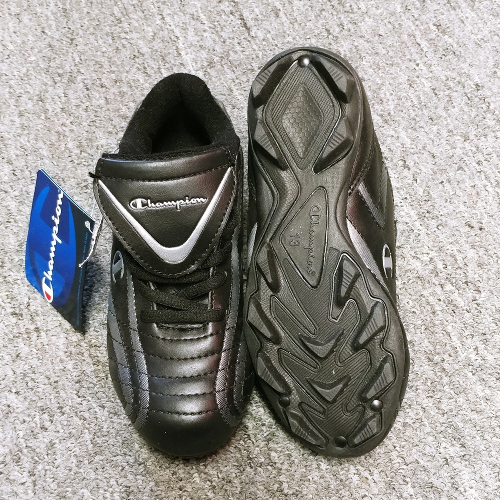 🆕 Cleats - Picture 2 of 5